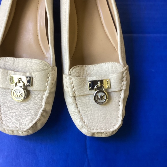 Michael Michael Kors cream Loafers with silver Accents, size 8 - Picture 2 of 9
